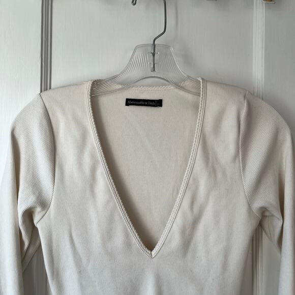 A&F White Ribbed Long Sleeve V-Neck Bodysuit - Picture 3 of 5